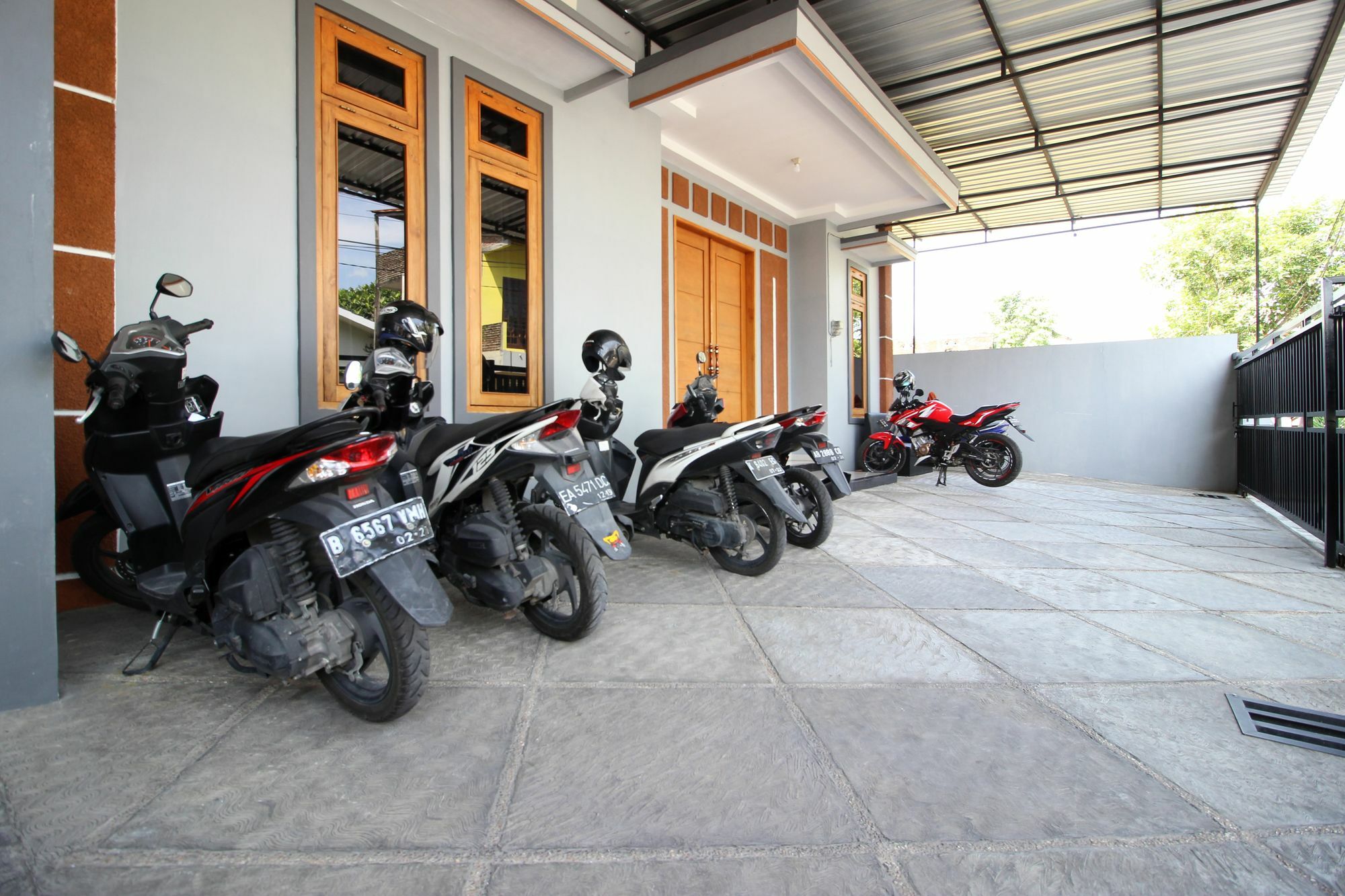 Maguwo Reddoorz Plus Near Stie Ykpn 2 מראה חיצוני תמונה